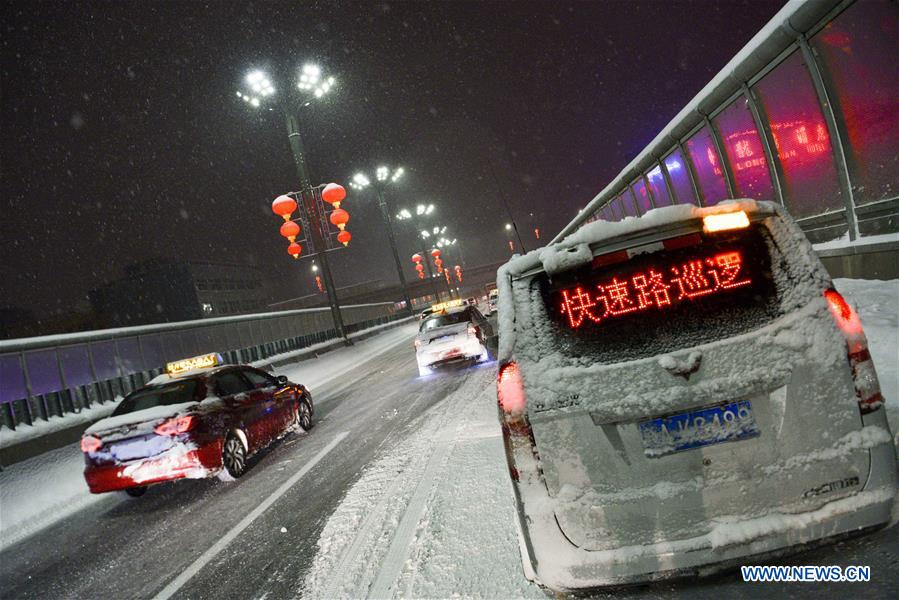 CHINA-XINJIANG-URUMQI-SNOWFALL (CN)