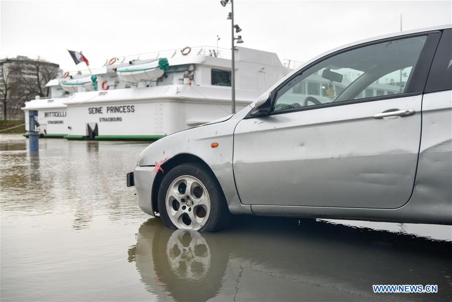 FRANCE-PARIS-FLOODS RISK-ORANGE ALERT