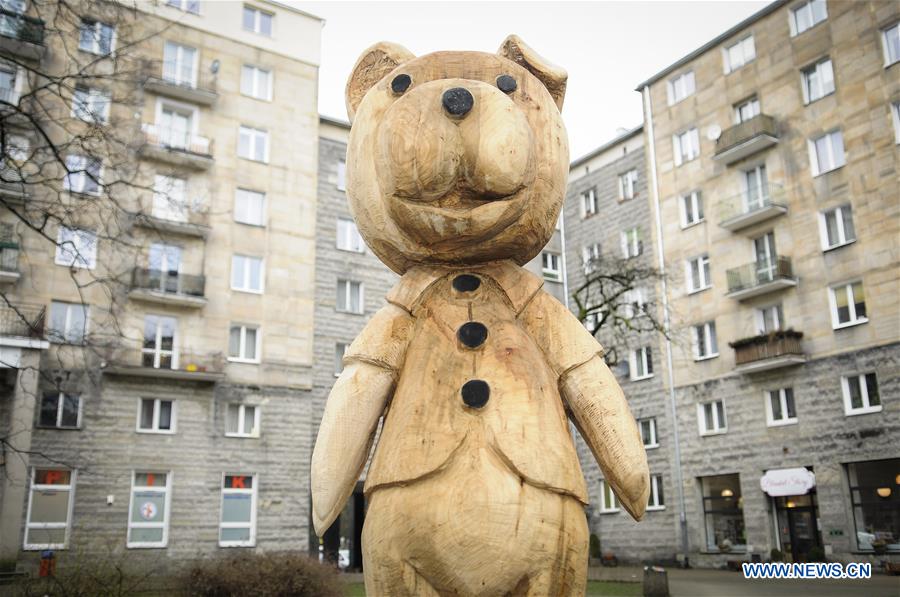 POLAND-WARSAW-WOOD SCULPTURE