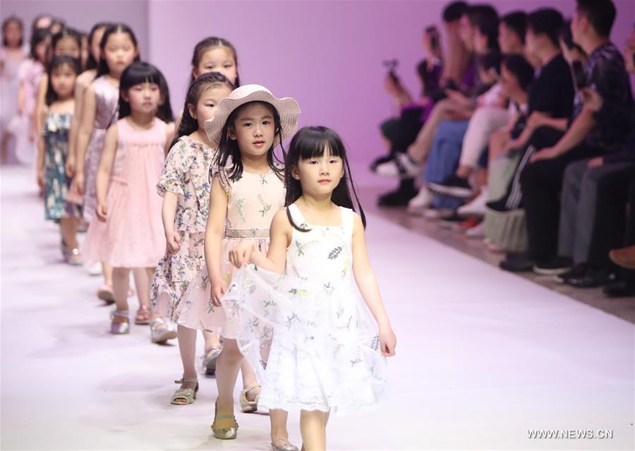 CHINA-SHANGHAI-FASHION SHOW (CN)