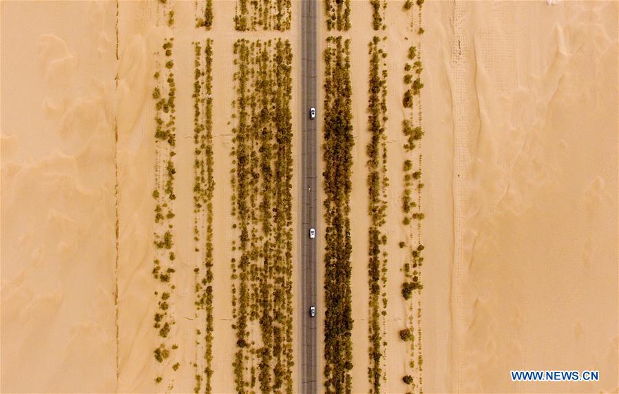 CHINA-XINJIANG-TAKLIMAKAN DESERT-HIGHWAY (CN)