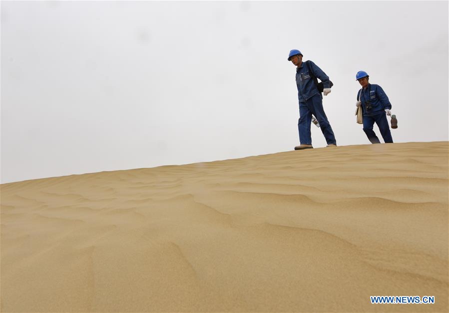 CHINA-XINJIANG-TAKLIMAKAN DESERT-POWER LINE (CN)