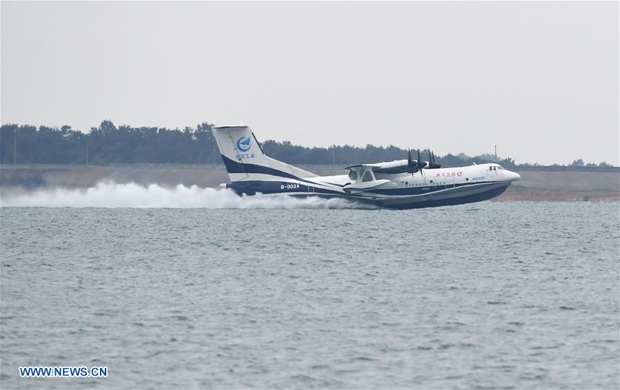 CHINA-AMPHIBIOUS AIRCRAFT-KUNLONG-WATER TAKEOFF (CN)