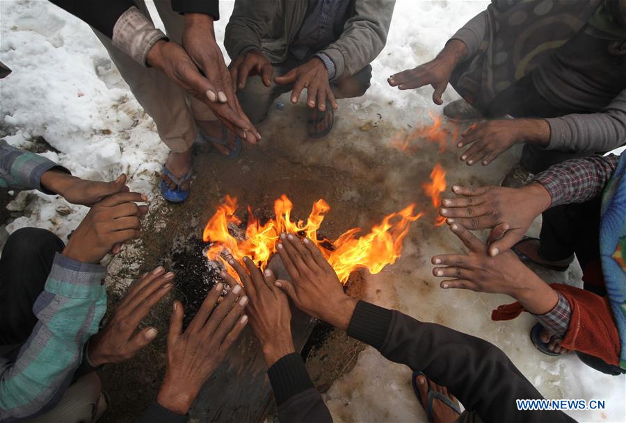 KASHMIR-SRINAGAR-SNOWFALL