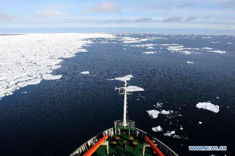 CHINA-ICEBREAKER XUELONG-FLOATING ICE AREA-ENTERING