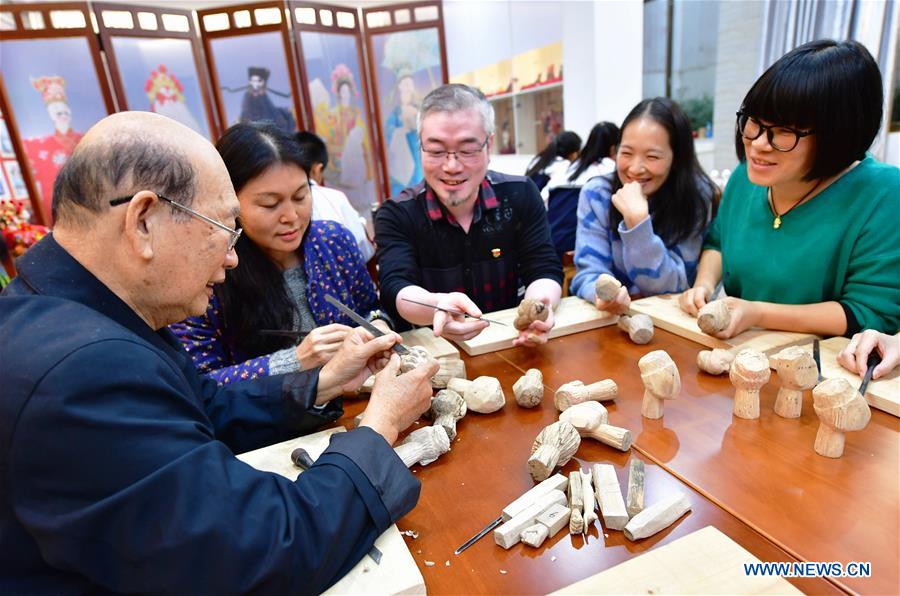 CHINA-FUJIAN-ZHANGZHOU-WOOD PUPPET HEAD (CN)