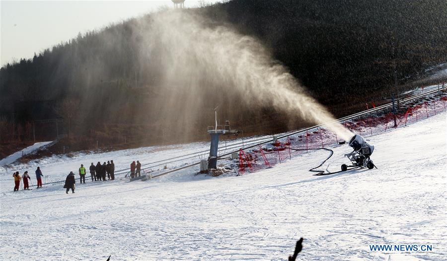 CHINA-HEBEI-SKI FIELD-SNOW MAKER (CN)