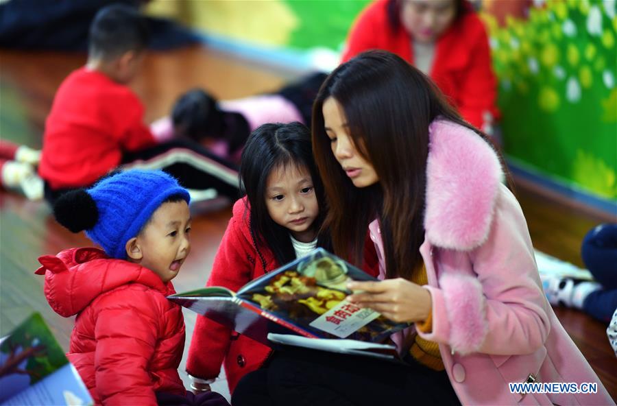 CHINA-HAINAN-HOLIDAY-READING