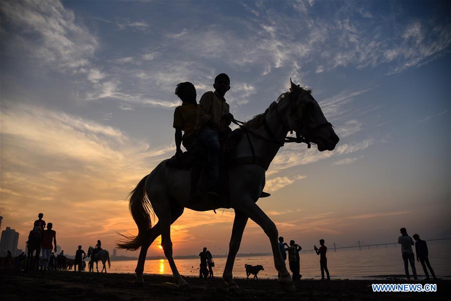 XINHUA PHOTOS OF THE DAY