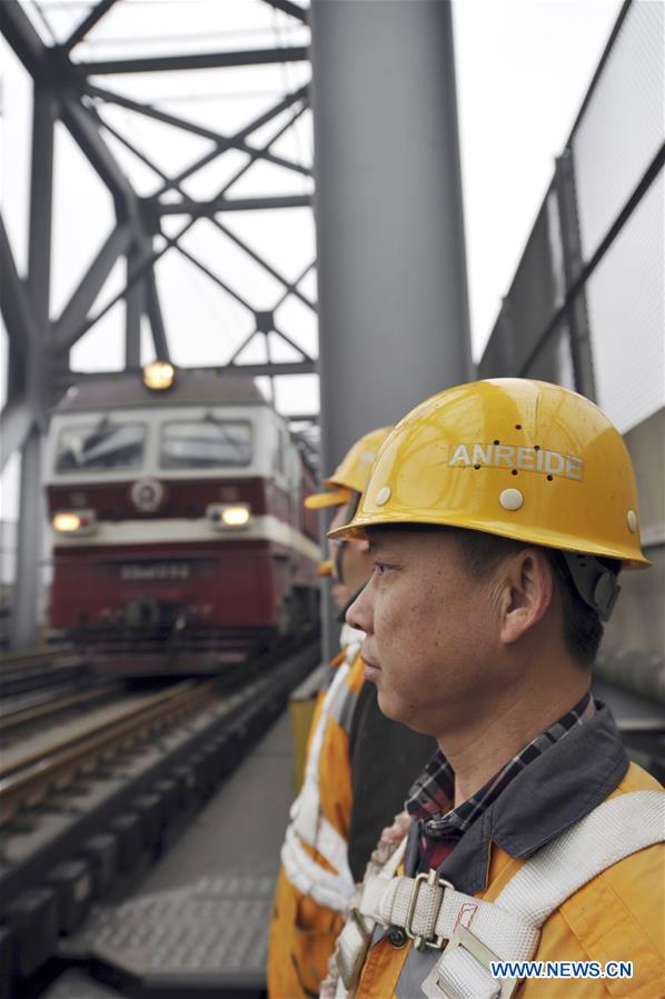 #CHINA-HUBEI-BRIDGE-INSPECTION (CN)