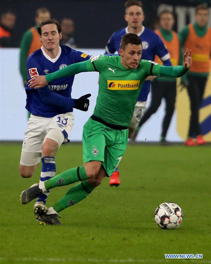 (SP)GERMANY-GELSENKIRCHEN-SOCCER-BUNDESLIGA-SCHALKE 04 VS MOENCHENGLADBACH