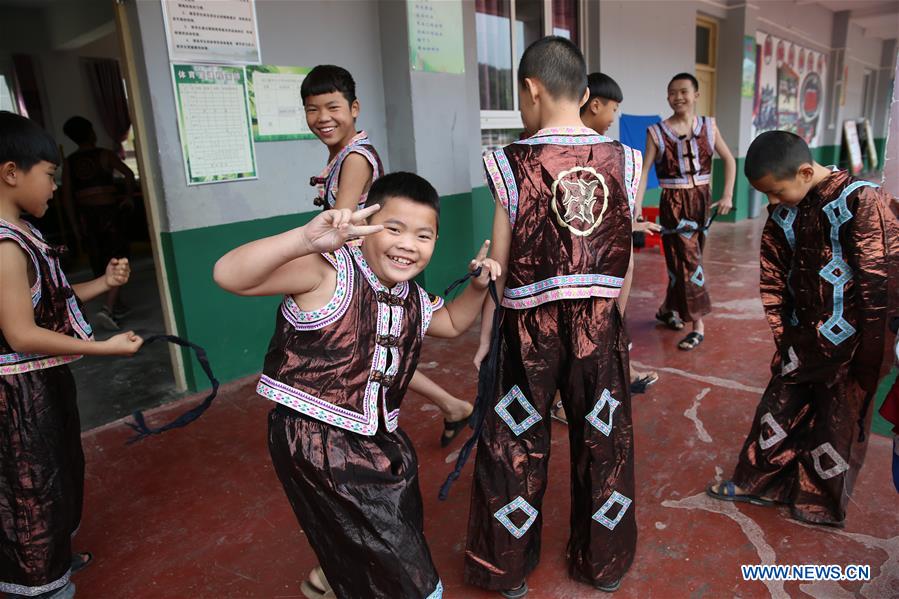 (SP)CHINA-GUIZHOU-LIPING-SIZHAI VILLAGE-TRADITIONAL WRESTLING (CN)