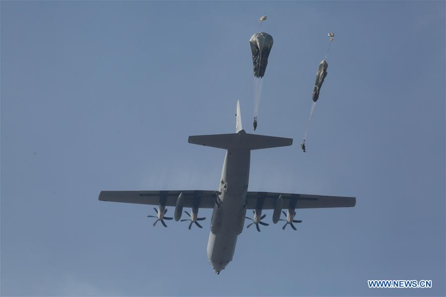 ISRAEL-TEL AVIV-PARATROOPERS-EXERCISE