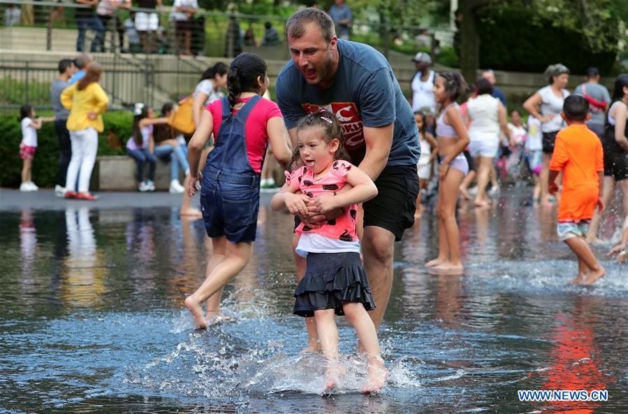 U.S.-CHICAGO-SUMMER-COOLING DOWN