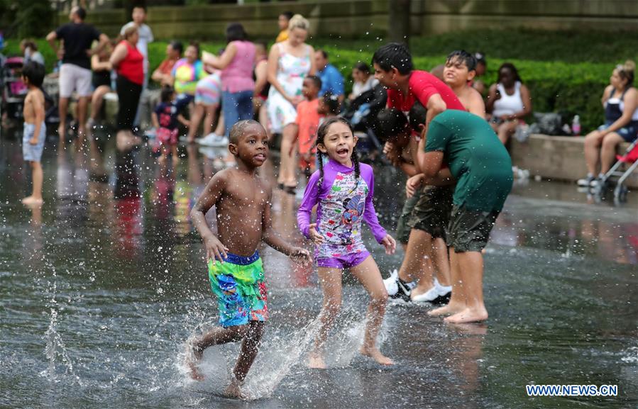 U.S.-CHICAGO-SUMMER-COOLING DOWN