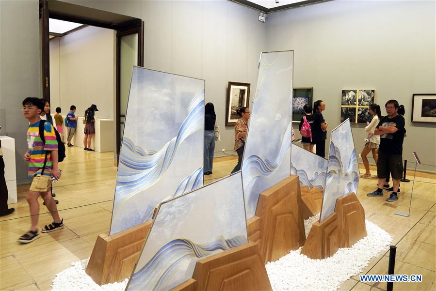 CHINA-BEIJING-ART-SUZHOU EMBROIDERY-EXHIBITION (CN)