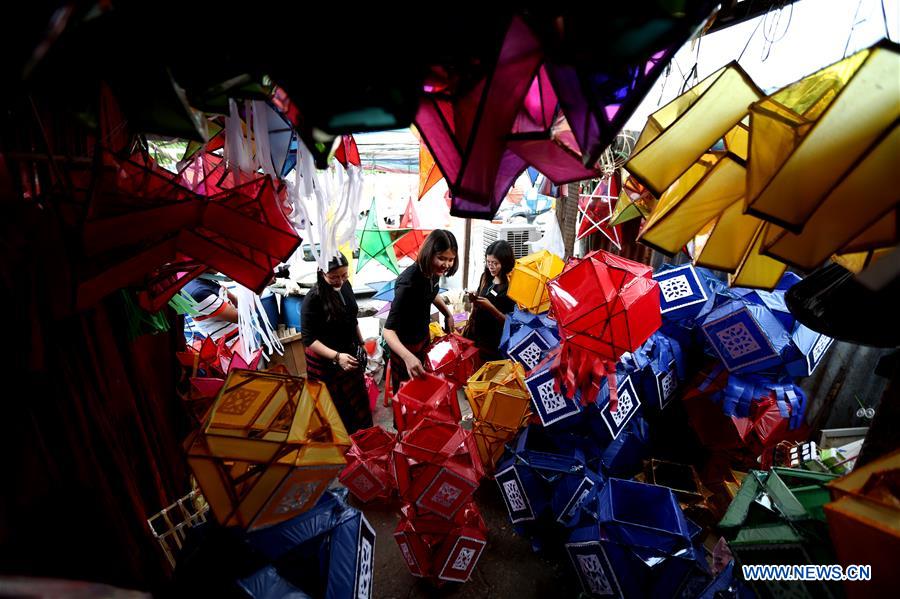 MYANMAR-YANGON-FESTIVAL-LANTERN MARKET