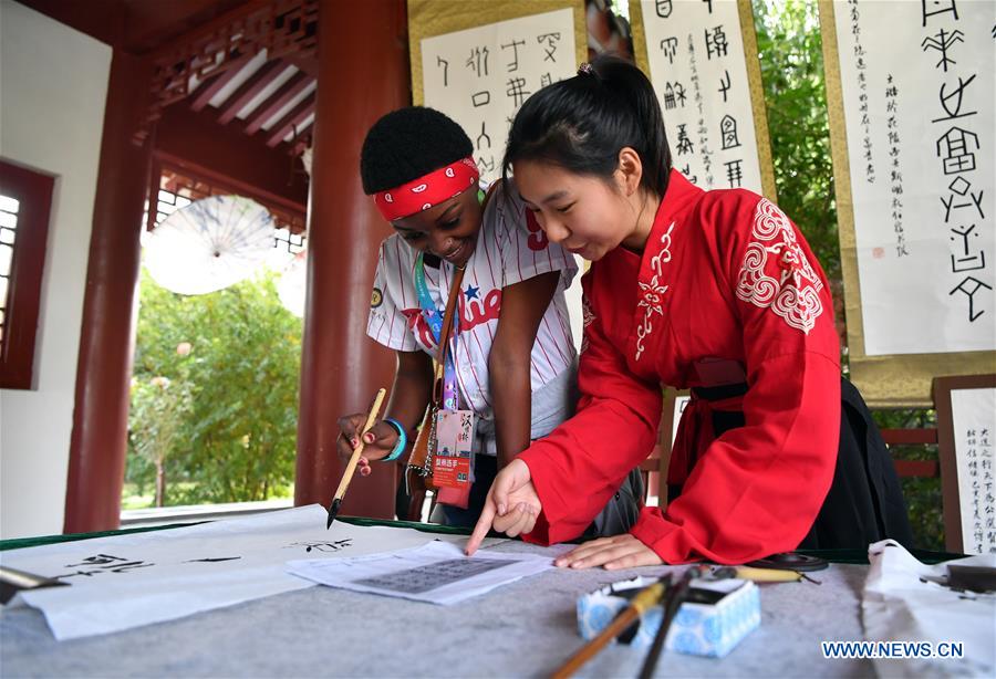 CHINA-HENAN-ZHENGZHOU-COMOROS GIRL-CHINESE COMPETITION (CN)