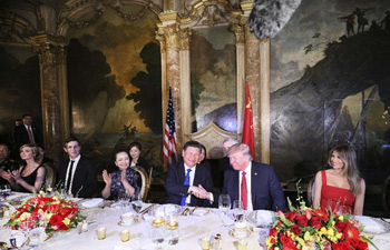 Xi, wife attend welcome banquet hosted by Trump, first lady