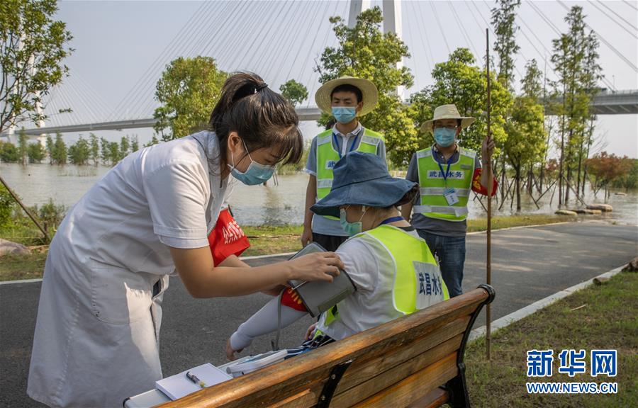 （在习近平新时代中国特色社会主义思想指引下——新时代新作为新篇章·习近平总书记关切事·图文互动）（8）战疫魔,斗洪魔——湖北全力应对防疫、防汛叠加“双考”