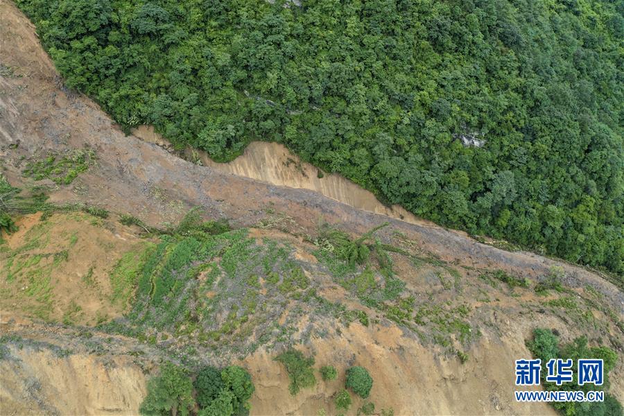 （防汛抗洪）（1）重庆武隆山体滑坡形成堰塞湖