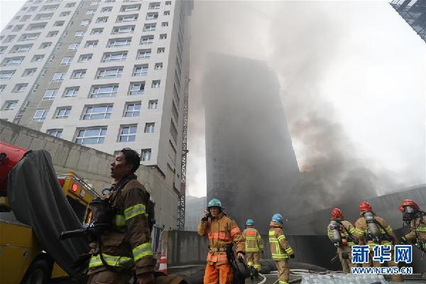 （国际）（1）韩国世宗市建筑工地起火　12名中国公民受伤